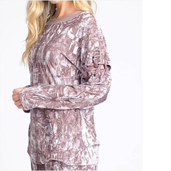 Creamy Crushed Velvet Laceup Slv Top SM - Picture 5 of 5